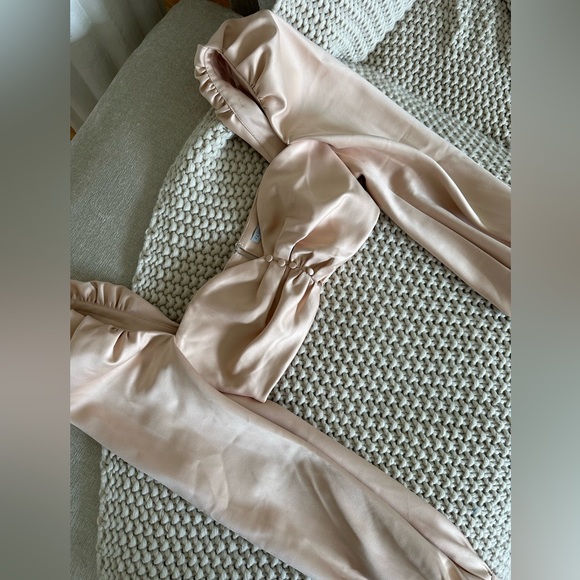 Worn once GORGEOUS cropped top in lux material size M - Picture 2 of 3